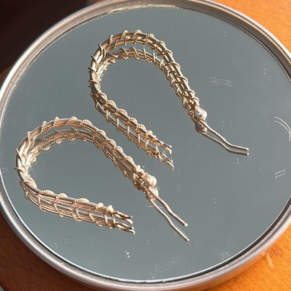 Vintage silver oblong wire wrapped hoop earrings - Picture 4 of 5